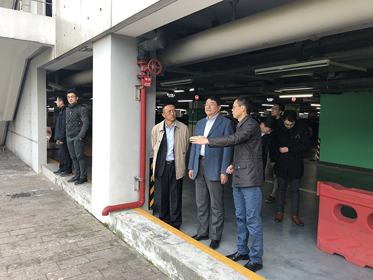 上海市发展和改革委员会王扣柱副主任一行莅临虹桥西交停车库考察调研
